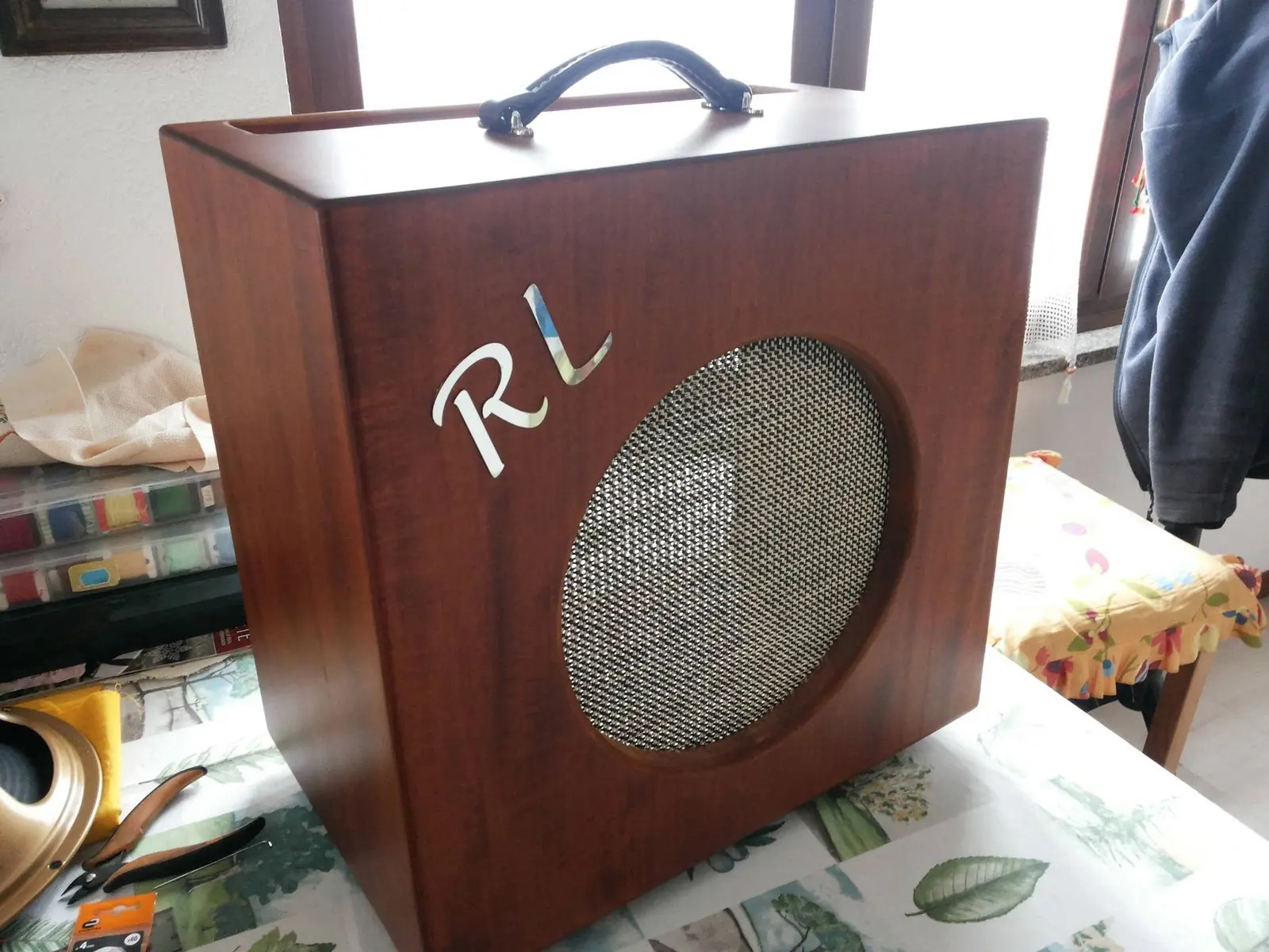 Blue Eye Dual Channel solid-wood cabinet